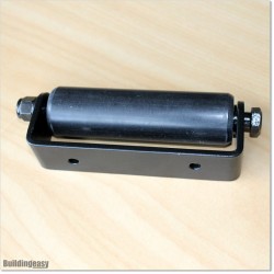 150mm Long Roller With Centre Mount Bracket For Spiked Top Gates.