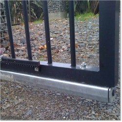 Light Duty Roller Carriage 6M Long For Cantilevered Gates