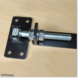 Truly little gap between the gate and post is possible with this hinge. Distance between post and frame of the gate is 5 to 80mm