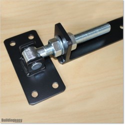 Truly little gap between the gate and post is possible with this hinge. Distance between post and frame of the gate is 5 to 80mm