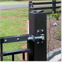 Truly little gap between the gate and post is possible with this hinge. Distance between post and frame of the gate is 5 to 80mm