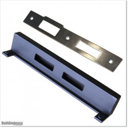 Gate is 1100mm wide (excluding hinge width) and height is 1815mm. Gate comes with Lock